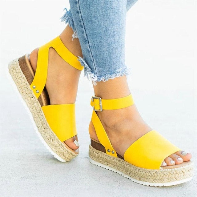 Sandalias doradas para mujer