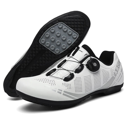 Flat cycling shoes