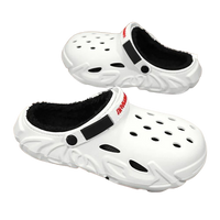 Weiß mit rotem Riemen