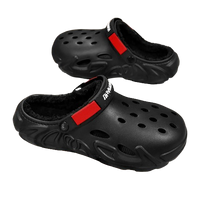 Schwarz mit rotem Riemen