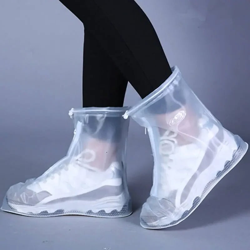 Cubrezapatos impermeables para niños blanco puestos