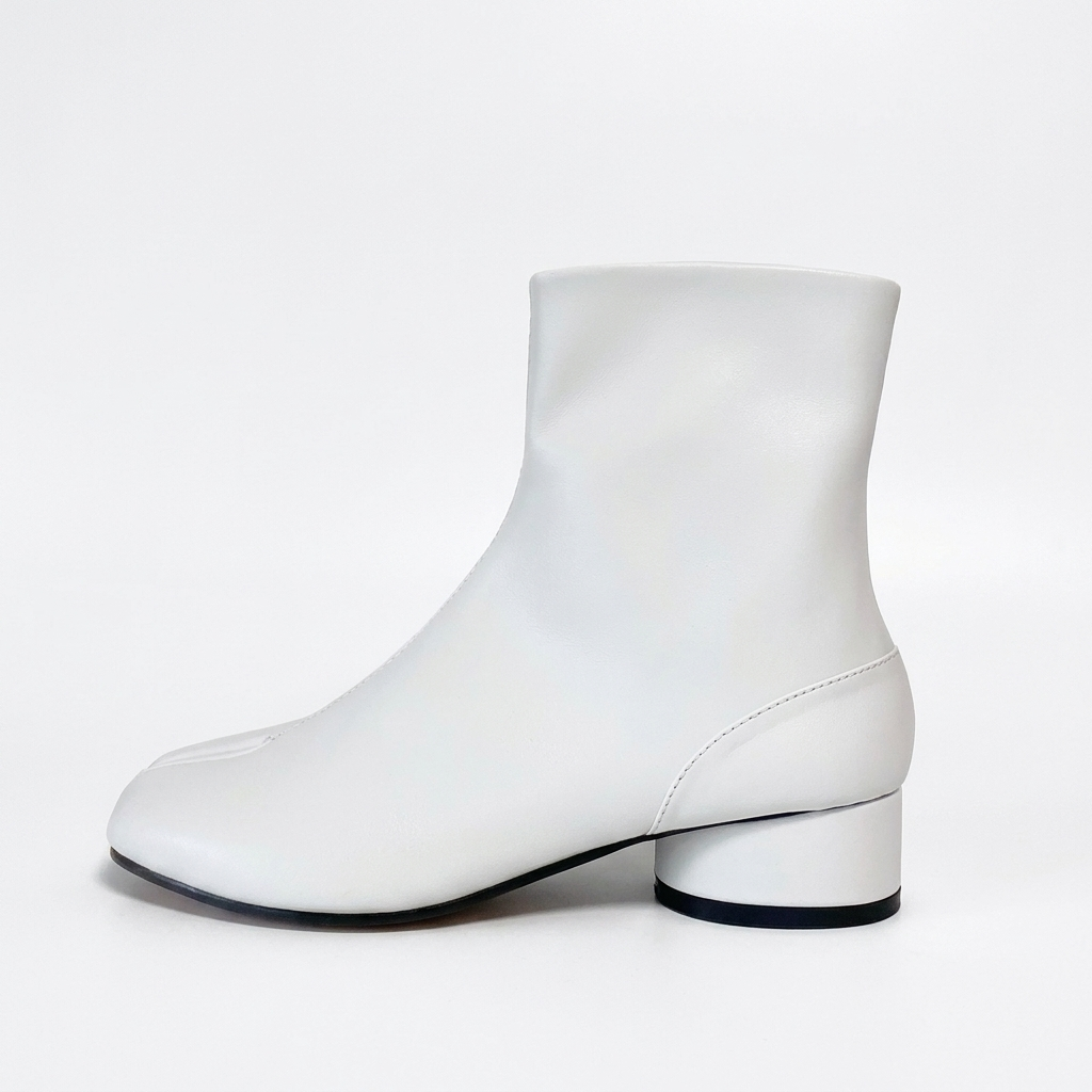 Botas Pezuña de Tacón Bajo blancas - vista lateral