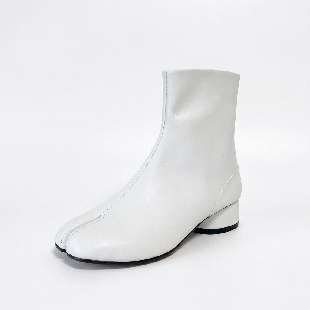 Botas Pezuña de Tacón Bajo blancas - vista de la puntera dividida