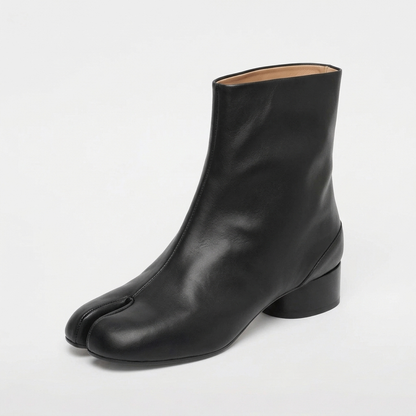 Botas Pezuña de Tacón Bajo negras - vista de la puntera dividida