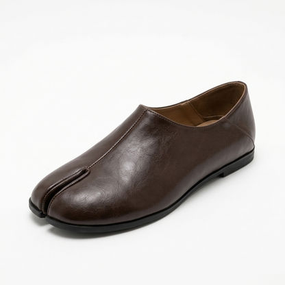 Mocasines Pezuña chocolate - vista de la puntera dividida