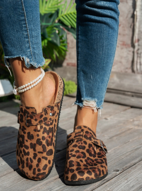 Mules Animal Print con Hebilla - Estilo y Comodidad