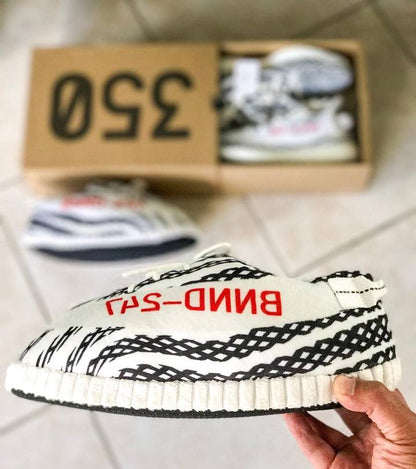 pantuflas yeezy 350 blancas