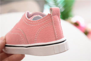 zapatos de vestir Vans para bebe de color rosa parte posterior