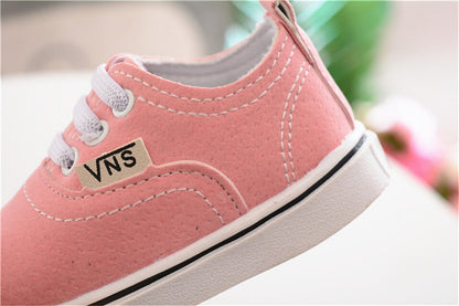 detalle de zapato Vans para bebe
