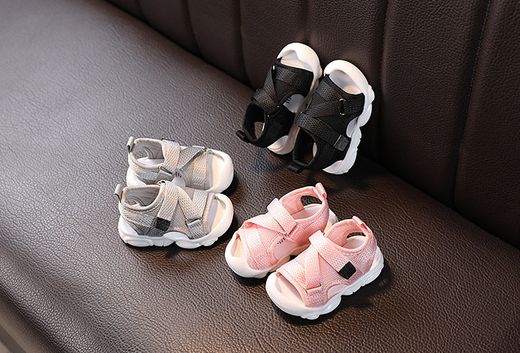 tres pares de sandalias de bebe